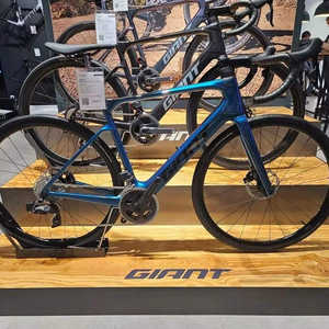 Vélo <span class=keywords><strong>de</strong></span> <span class=keywords><strong>route</strong></span> électrique 2025 <span class=keywords><strong>Giant</strong></span> DEFY ADVANCED E ELITE 2 - Carbon <span class=keywords><strong>de</strong></span> haute qualité - Product Image 1