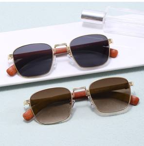 2026年ファッション ヴィンテージ レトロ メタルスクエアフレーム 木目テンプル 運転用 UV400保護 シェード サングラス メンズ - Product Image 5