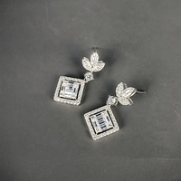 Boucles d'oreilles pendantes de luxe GRA en argent sterling 925 plaqué rhodium, motif trèfle carré, avec diamants Moissanite VVS pour femme