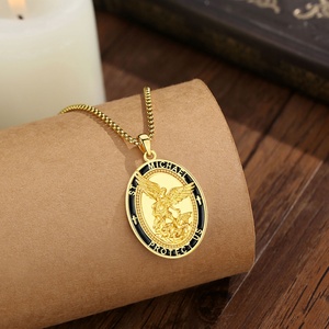 Collar de San Miguel Chapado en Oro de 18K al por Mayor con Borde de Esmalte Negro, Colgante Religioso de Protección del Arcángel de Doble Cara para Hombres - Product Image 3