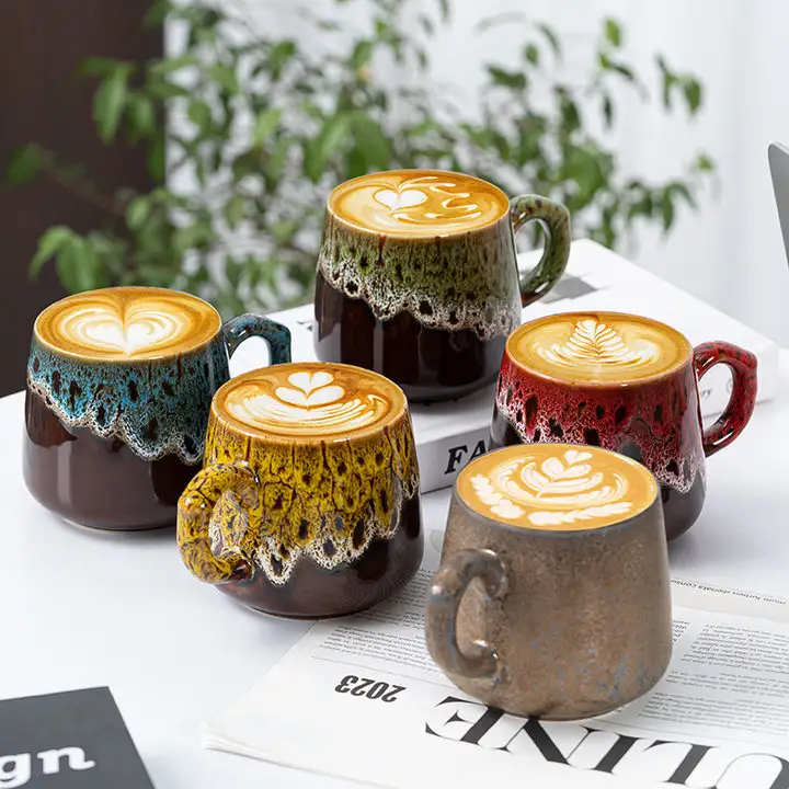 새로 출시 된 인기있는 350ml 창조적 인 머그잔은 손잡이와 함께 사용자 정의 킬른 세라믹 커피 컵 수 있습니다