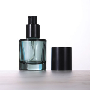 Botella <span class=keywords><strong>de</strong></span> vidrio redondo esmerilado transparente <span class=keywords><strong>de</strong></span> 30ml al por mayor, bomba <span class=keywords><strong>de</strong></span> tóner cosmética <span class=keywords><strong>de</strong></span> fondo grueso <span class=keywords><strong>de</strong></span> 1oz Con caja para <span class=keywords><strong>Colonia</strong></span> - Product Image 3