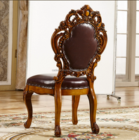 Table à manger de conception européenne, table à manger en bois massif et chaises avec revêtement en cuir, table à manger en bois