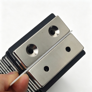 <span class=keywords><strong>Aimant</strong></span> de pêche néodyme carré permanent à trou fraisé avec vis de fixation - Product Image 2