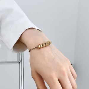 Bracelets en argent 925 plaqué or 22 carats avec chaîne tressée et pendentif Conis en zircone 5A, design exclusif Dylam, bijoux fins et élégants. - Product Image 3