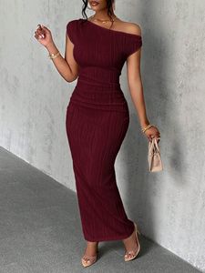 Nuovo Abito Lungo Elegante da Donna con Effetto Ondulato e Spalle Scoperte, Collezione 2026 - Product Image 3