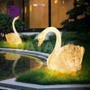 ประติมากรรมหงส์ไฟเบอร์กลาสประดับตกแต่งกลางแจ้ง พร้อมไฟ LED สำหรับสวน รีสอร์ท ลานบ้าน และพื้นที่พักผ่อน - Product Image 2