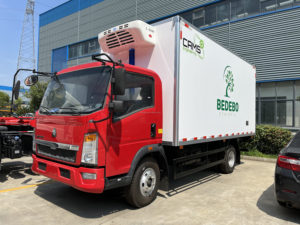 Camion frigorifique HOWO 5t 4,2m avec isolation en polyuréthane pour le transport de viande fraîche, fruits et légumes, à vendre en Chine - Product Image 3