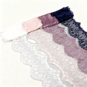 Passamaneria Ricamata con Paillettes <span class=keywords><strong>e</strong></span> Perle, Passamaneria in <span class=keywords><strong>Pizzo</strong></span> Ricamato con Fiori, Passamaneria in <span class=keywords><strong>Pizzo</strong></span> Bianco <span class=keywords><strong>e</strong></span> Oro, Ingrosso - Product Image 1