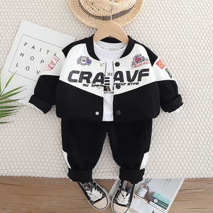 Conjunto de tres piezas deportivo para bebé, conjunto de tres piezas con pantalones de manga larga y cuello redondo a juego para niños, primavera 2025 al por mayor