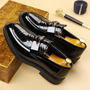 Chaussures habillées en cuir verni pour hommes, à bout pointu, à enfiler, noires, pour le bureau et la carrière, modèle 8111 - Product Image 2