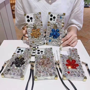 <span class=keywords><strong>Coque</strong></span> de téléphone de luxe carrée avec strass scintillants et bandoulière pour <span class=keywords><strong>iPhone</strong></span> <span class=keywords><strong>12</strong></span> 13 14 15 16 17 Mini Plus Pro Max - Product Image 2