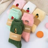 Chaussettes en molleton de corail de longueur d'équipage broderie personnalisée Logo dames hiver respirant sol sommeil chaussettes floues