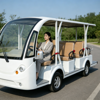 Véhicule électrique de tourisme de luxe à 11 places avec carrosserie moderne et épurée, phares LED intégrés et pare-brise panoramique