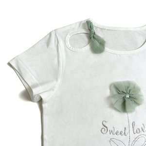 <span class=keywords><strong>T</strong></span>-<span class=keywords><strong>shirt</strong></span> da ragazza semplice con base <span class=keywords><strong>bianca</strong></span> e decorazioni verdi chiaro, stampa floreale 3D, lettere e fiocco, morbida, delicata sulla pelle e traspirante - Product Image 4
