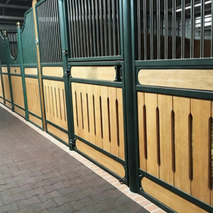 Portes coulissantes ME Stud Stable & Pig en acier thermolaqué noir, toit en bambou, prix bas, équestre Moyen-Orient, couleur personnalisable - Product Image 1