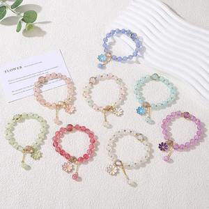 Pulsera de aleación con perlas y diseño de margarita de dibujos animados, con esmalte de colores, estilo fresco y dulce, para estudiantes y como regalo para novias en aniversarios - Product Image 1