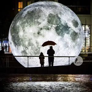 大型充气照明月亮用于夜间装饰