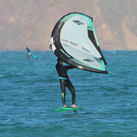 Ensemble complet de wing foil gonflable avec pompe manuelle, sac de transport, aile et foil, prêt à rouler