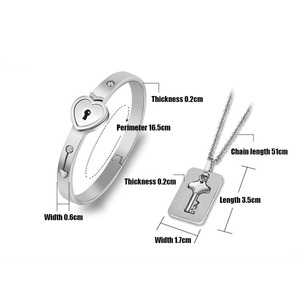 Bijoux plaqué or pour la Saint-Valentin assortis avec fermoir en forme de cœur pour couple Ensemble de bracelets et de colliers avec pendentif clé pour hommes et femmes filles - Product Image 5