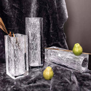 Vase en acrylique 100x100x300mm, design moderne transparent effet sculpture de glace, ornement de décoration de mariage, haute transparence - Product Image 4