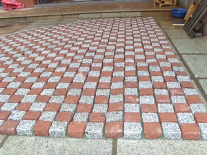 Pavages entrelacés pour allée en granit rouge de style chinois - Product Image 3