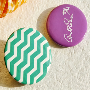 Pin <span class=keywords><strong>de</strong></span> Solapa Promocional Redondo <span class=keywords><strong>de</strong></span> Metal con Botón Magnético Personalizado, Tema 'Buscando Mamá <span class=keywords><strong>en</strong></span> España', para Eventos, Regalo Creativo para Madres - Product Image 2