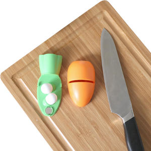 เครื่องลับมีดรูปทรงแครอท แบบใช้มือ ทำจากเหล็กทังสเตน วัสดุ ABS อุปกรณ์ครัวสำหรับใช้ในบ้าน ดีไซน์ฝาสีเขียว - Product Image 5