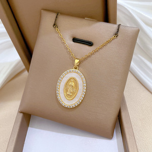 Collier pendentif plaqué <span class=keywords><strong>or</strong></span> chrétien, <span class=keywords><strong>médaille</strong></span> Vierge Marie avec zircone diamant arc-en-ciel pour mariages - Product Image 2