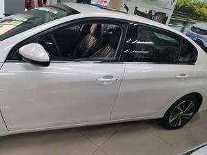 Auto Usado Listo para Exportar <span class=keywords><strong>Peugeot</strong></span> <span class=keywords><strong>408</strong></span> Gasolina 1.2 Fwd 5 Asientos - Product Image 5