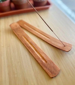 Porte-encens en bois de qualité export avec cendrier pour la décoration spirituelle et religieuse, disponible à prix réduit - Product Image 2