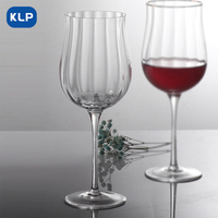 100ml Großhandels-Weihnachts-Kelchweingläser aus transparentem Rotglas mit individuellem Logo und Personalisierung