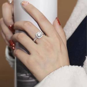 Großhandel Luxuriöse Damen-Eheringe Verlobungsringe Silber Moissanit Diamant Zirkon Vereister Kristall Versprechensschmuck Hauptmaterial Legierung - Product Image 4