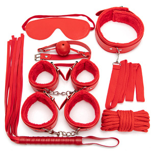 Ensemble SM en peluche érotique 7 pièces, attaches rouges pour jeux de domination en couple adulte - Product Image 1