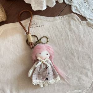 Portachiavi con Mini Bambola <span class=keywords><strong>di</strong></span> Stoffa Fatta a Mano, Sicura e Non Tossica, con <span class=keywords><strong>Vestito</strong></span> in Pizzo, Bambola Morbida in Cotone per Decorazione Borsa - Product Image 4