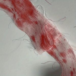 Accessoires de fête d'Halloween effrayants de 393.7 pouces, pansements ensanglantés en tissu, accessoires d'horreur, kit de blessures simulées - Product Image 4