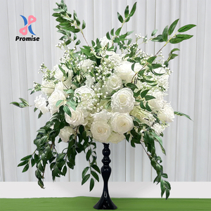Arrangement floral artificiel de roses blanches et de gypsophile, idéal pour la décoration de mariage - Product Image 1