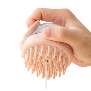 فرشاة استحمام للحيوانات الأليفة من زيهواي، صديقة للبيئة، مصنوعة من مواد PS+PP+TPR، مشط تدليك وتنظيف مع موزع صابون، محمولة باليد - Product Image 1