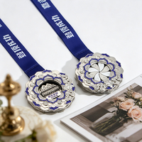 Médaille de marathon rotative OEM ODM en forme de lotus, médaille de finisseur 3D rotative avec émail