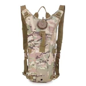 Sac à dos d'hydratation tactique en nylon imperméable pour sports de plein air, compatible MOLLE, design camouflage - Product Image 5