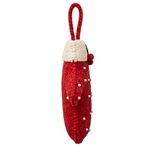 Guante navideño tradicional hecho a mano de fieltro de lana rojo ecológico con lunares blancos y decoración de aletria para colgar en la pared en interiores. - Product Image 4