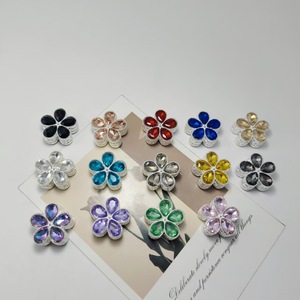 Breloques en alliage électroplaqué en forme de fleur avec serti clos pour la fabrication de bijoux DIY, accessoire de mode unisexe - Product Image 1