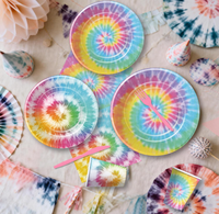 Ensemble de vaisselle et décorations pour fête d'anniversaire Tie Dye : Assiettes, gobelets, serviettes, couverts, nappe, décorations de gâteau, bannière de fond, spirales et ballons