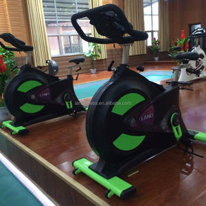 Vélo de spinning commercial avec volant d'inertie lourd de 24 kg, vélo de spinning d'intérieur professionnel à entraînement par courroie pour salle de sport avec capacité de charge de 180 kg - Product Image 2