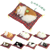 Jouet interactif en peluche pour chat - Appuyez sur le ventre pour un son de miau réaliste, chaton doux endormi sur un tapis, cadeau d'animal en peluche mignon