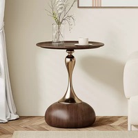 Table basse ronde Wayon au design unique avec plateau, mobilier de salon moderne et luxueux