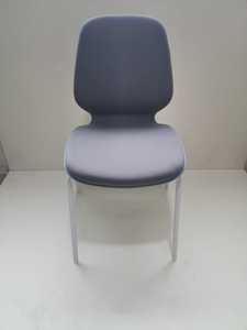 Chaise de conférence ergonomique en plastique empilable personnalisée pour bureau, salle à manger, formation et réunion, avec coussin de siège – Vente directe usine - Product Image 5