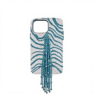 Étui de téléphone à motif ondulé perlé artisanal Ziyan avec pompon et strass, coque de protection antichoc de 6 pouces pour Apple iPhone - Product Image 1