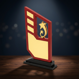 Trofeo Deportivo POOJA GIFT CORPORATION Modelo 1709 con Diseño de Estrella Chapada en Oro y Grabado en Relieve sobre Base Roja/Amarilla de Madera Portátil - Product Image 1