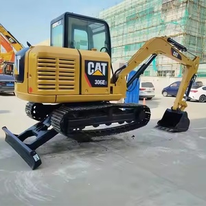 Excavadora de cadenas usada CAT 306E2 de 6 toneladas en oferta, con martillo hidráulico para proyectos de demolición de edificios - Product Image 1